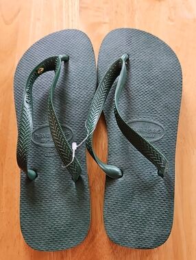 Havaianas Mens Dark Green Flip Flops with The Brazillion Flag And Colors